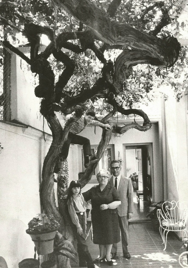Di Benedetto con su madre y su hija.