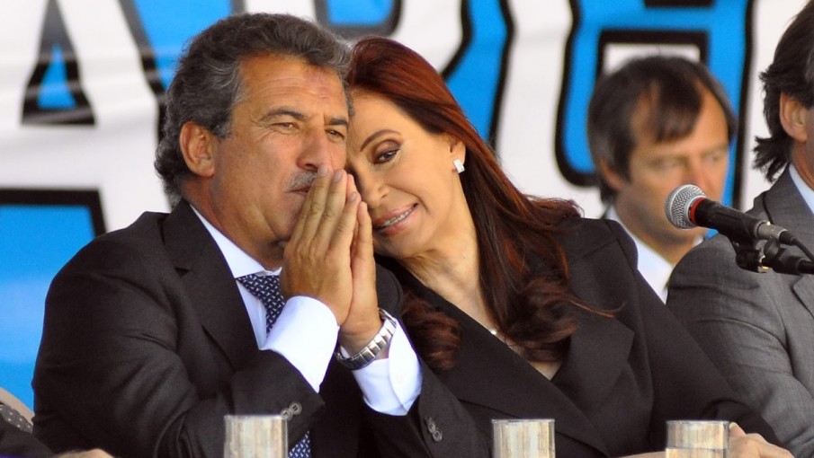 Urribarri junto a Cristina Kirchner, de quien se siente más cercano. No abandonó su cargo en Israel todavía.