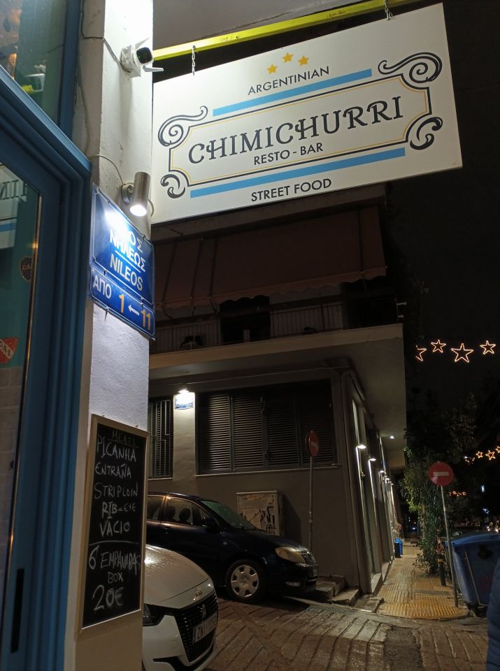 Carne, vino y fútbol: un restaurante argentino, a los pies del Partenón