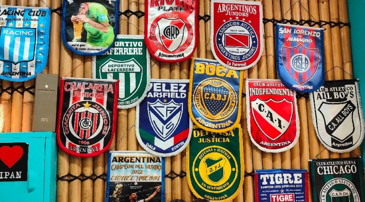 Carne, vino y fútbol: un restaurante argentino, a los pies del Partenón