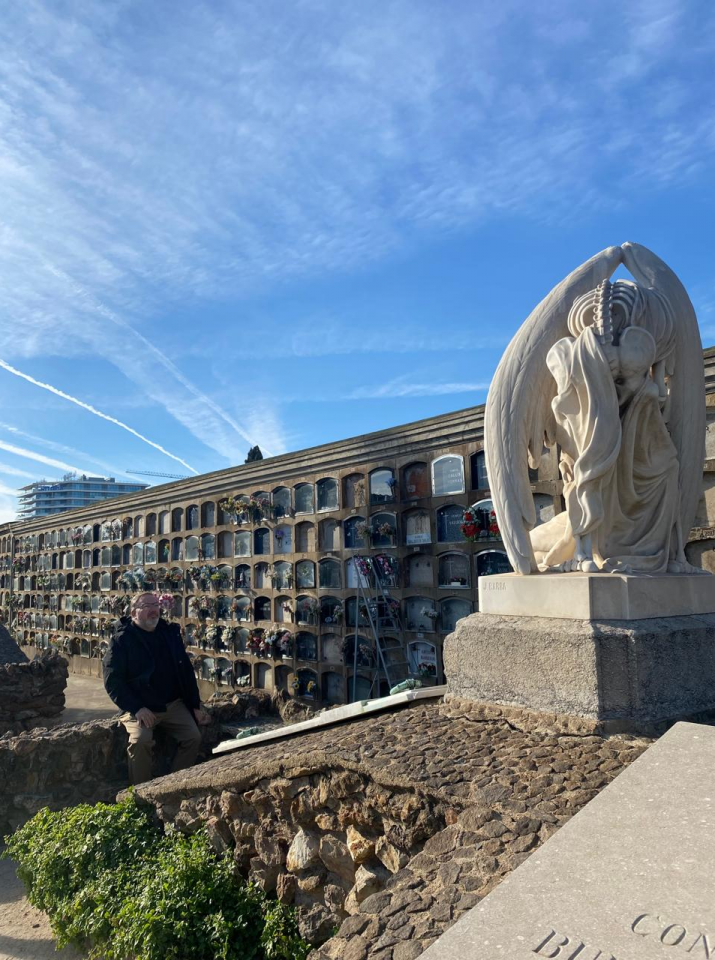 "El beso de la muerte" junto a todo el arte, la arquitectura y la historia en un cementerio
