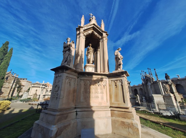 Panteón Anglada, 1866.