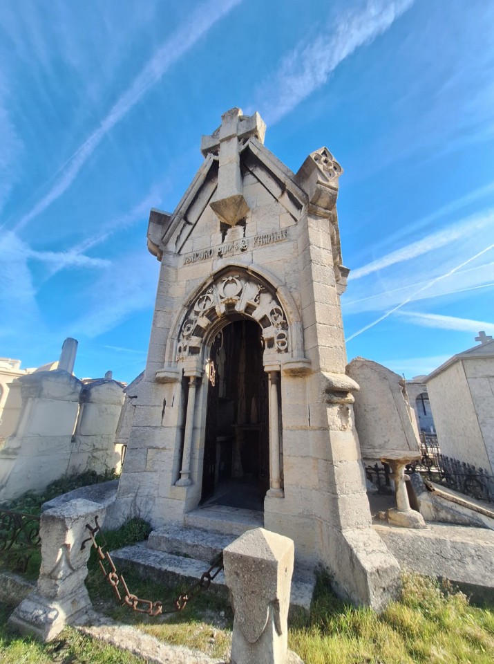 Panteón Pons i Roude, 1889. Arq. Enric Sagnier Villavecchia.