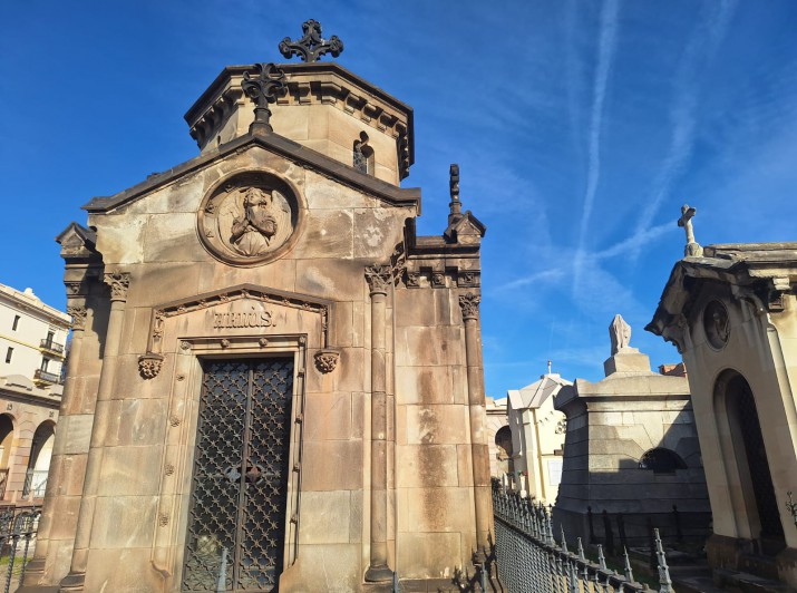 Panteón Arnús, 1868. Arq. Elies Rogent Amat. Escultor Venanci Vallmitjana. Marmolista Vicente Estrada.