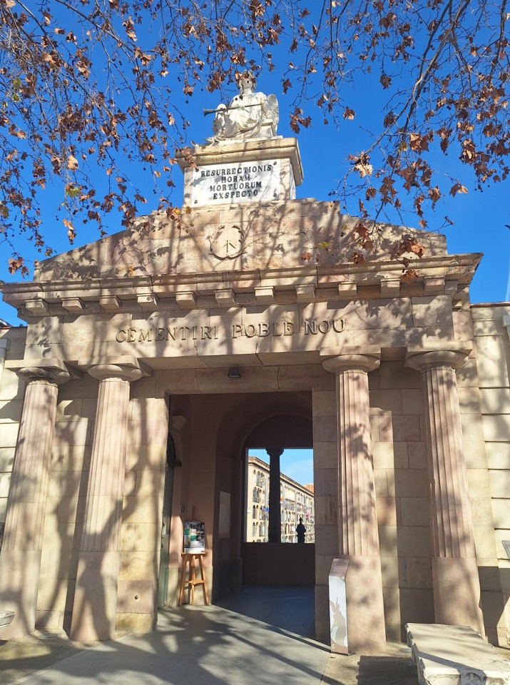 "El beso de la muerte" junto a todo el arte, la arquitectura y la historia en un cementerio