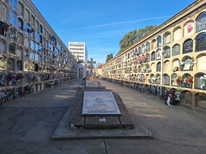 "El beso de la muerte" junto a todo el arte, la arquitectura y la historia en un cementerio