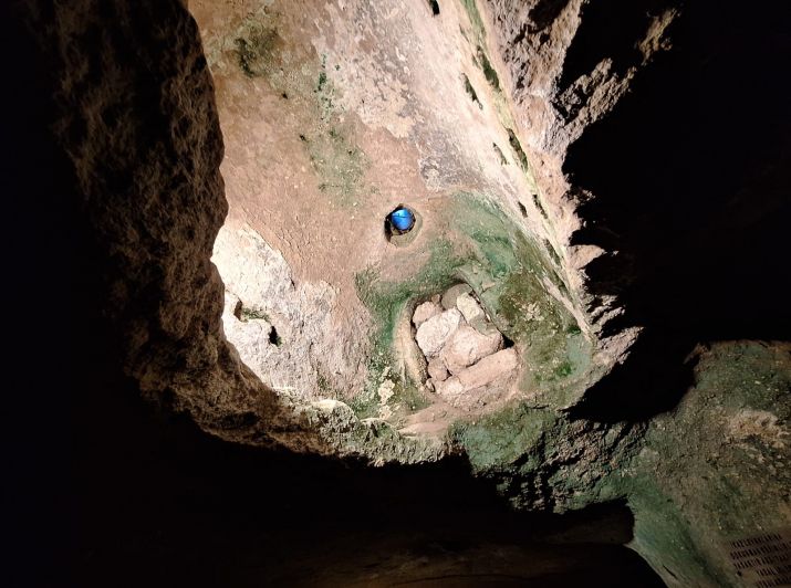 Huecos de ventilación para que circulara el aire dentro de las cavidades.