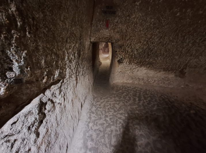 El diseño de los interiores, en varios pisos. En el más cercano a la superficie tenían el ganado.