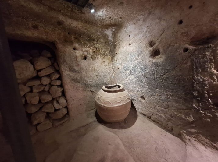 Fabricaban sus vasijas y su propio vino y lo mantenían bajo tierra.