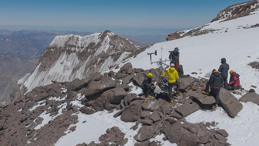 Instalan una red de estaciones meteorológicas en sectores estratégicos del cerro Aconcagua
