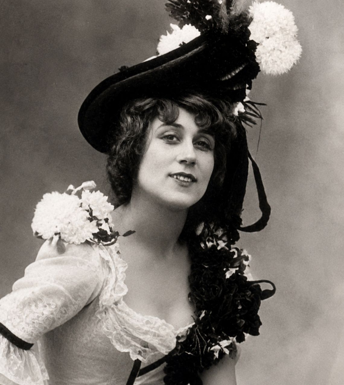  Retrato fotográfico de Jane Avril. Imagen captada en 1895. 